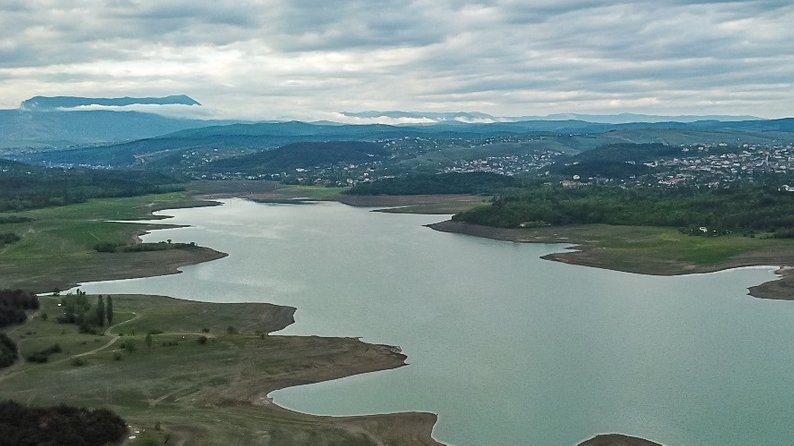 Води немає, а риба клює. В якому стані найбільше та найважливіше водосховище Криму (фото)
